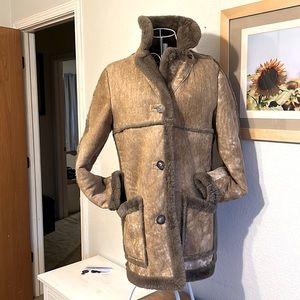 Sawyer of Napa shearling coat. Women’s size 10/small. Deer antler buttons.